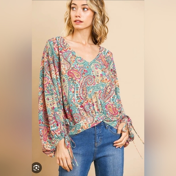 Umgee Tops - Umgee EUC Large Multicolor Paisley V-Neck Blouse No Stains No Holes